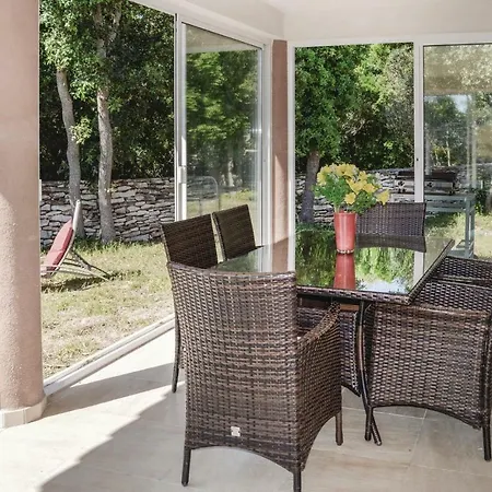 別荘 Two-bedroom Holiday In Bonifacio *